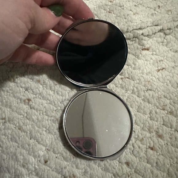 Bedazzled makeup mirror cupcake rhinestones - Picture 2 of 2